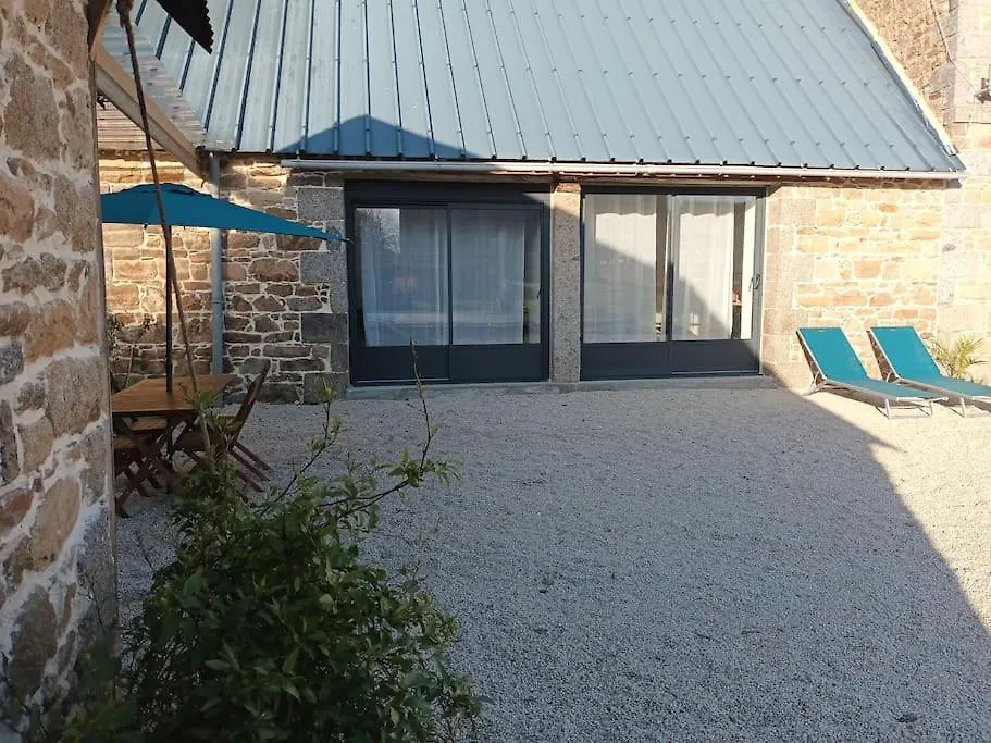 Holiday home Gite Avec Piscine Mantallot France